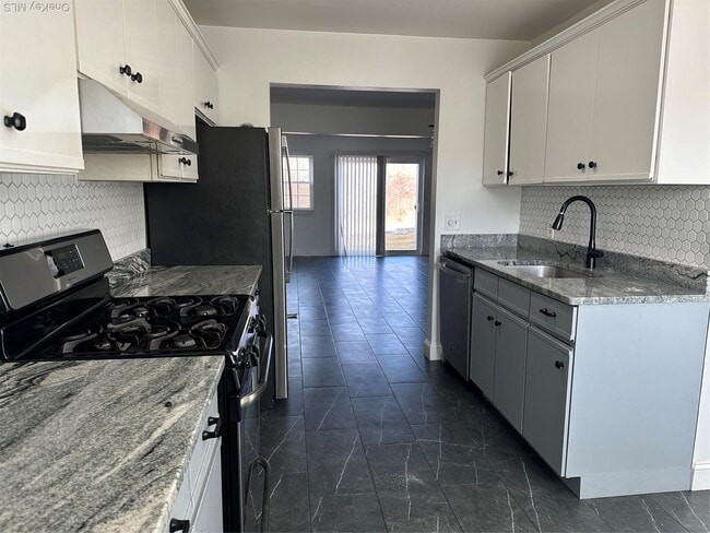 Building Photo - 276 Temple Hill Rd