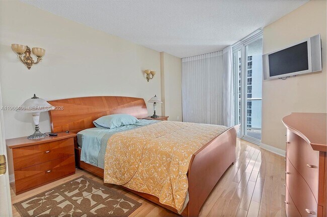 Building Photo - 16445 Collins Ave