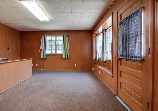 Building Photo - 4325 SE 12th St