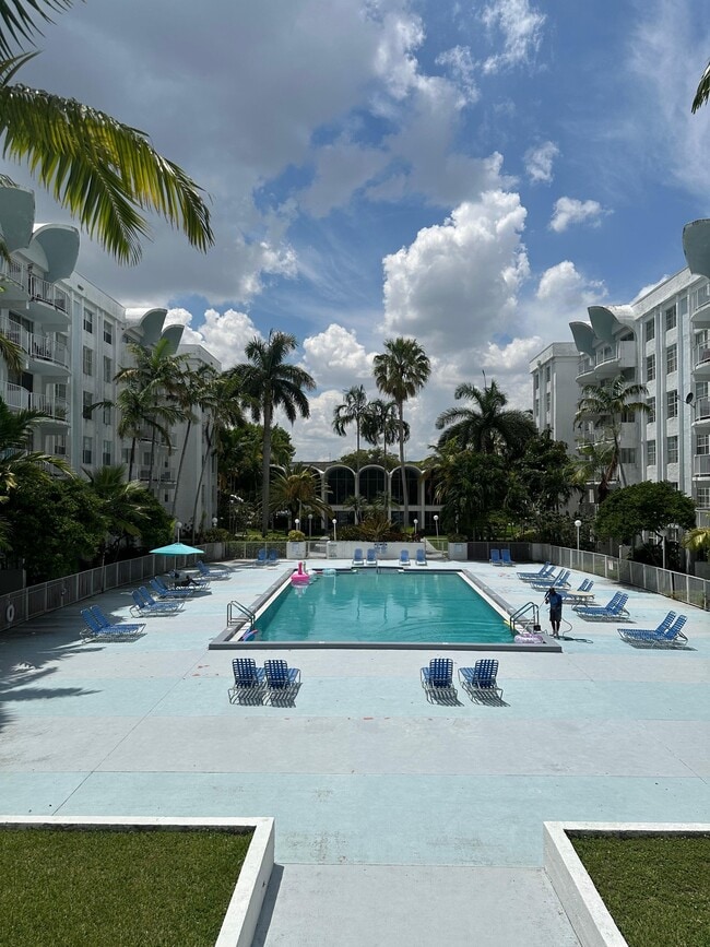 Building Photo - 484 NW 165th St