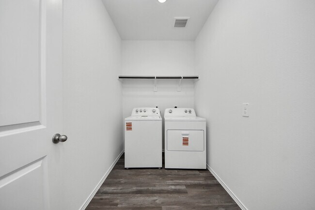 Building Photo - 6127 Ginevra Summers Dr