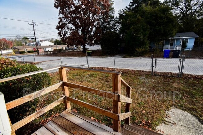 Building Photo - 204 S 5th St