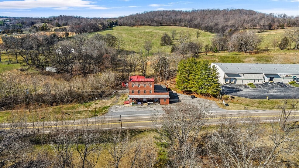 Building Photo - 664 E Meeting St