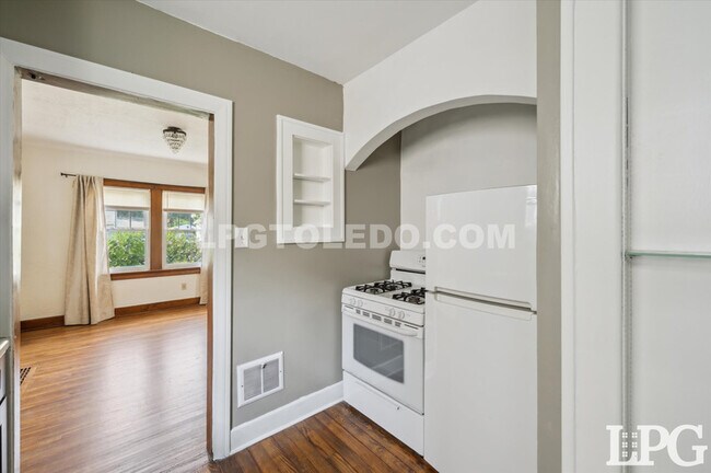 Building Photo - 2029 Berdan Ave