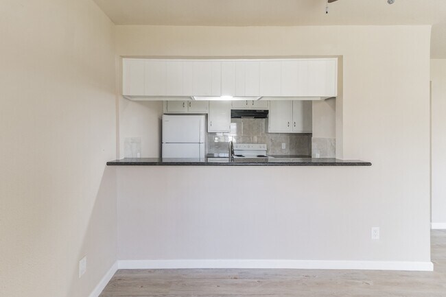 Building Photo - 6815 Beachwood St