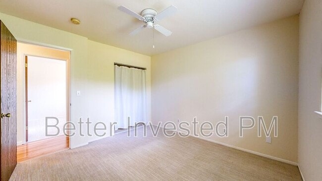 Building Photo - 832 S Orchard Ave
