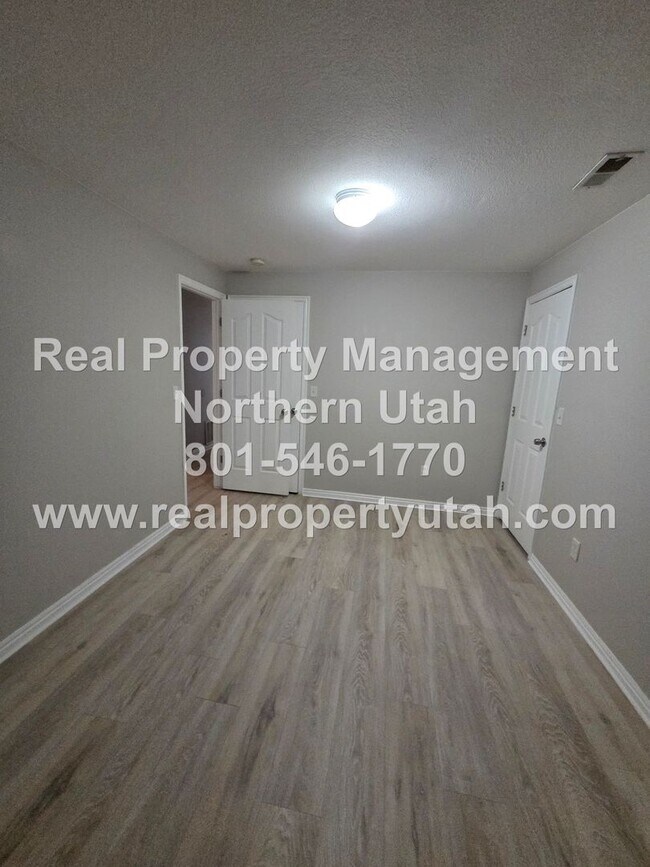 Building Photo - Updated 5 Bedroom 5 Bath Home in Layton