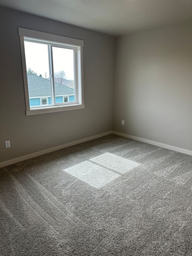 Building Photo - Alderbrook Homes, New Construction, XL Home for Rent!