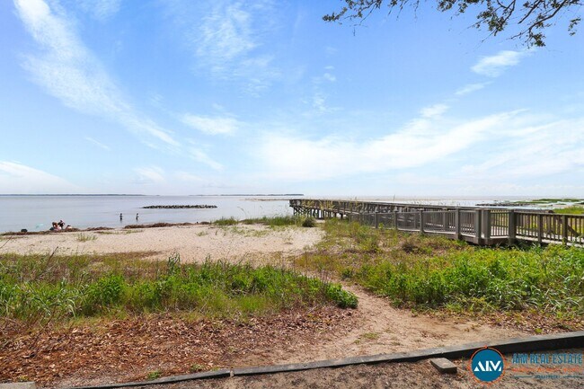 Building Photo - Move-In Ready 2 Bedroom Condo – Steps from Port Royal Sound - Available Now!