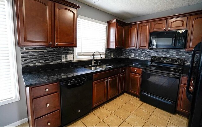 Building Photo - 853 E 167th Ct