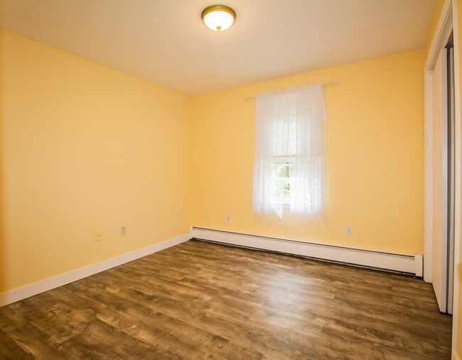 Building Photo - 186 Providence St