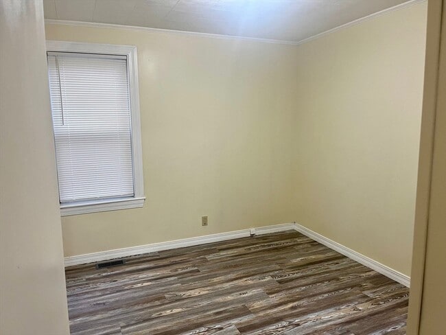 Building Photo - 233 Division St