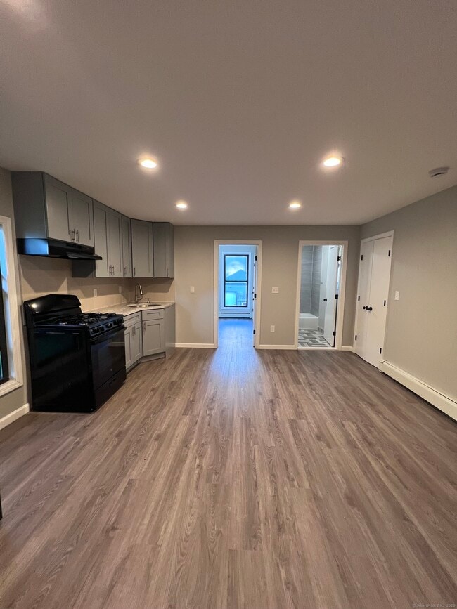 Building Photo - 49 Hill St