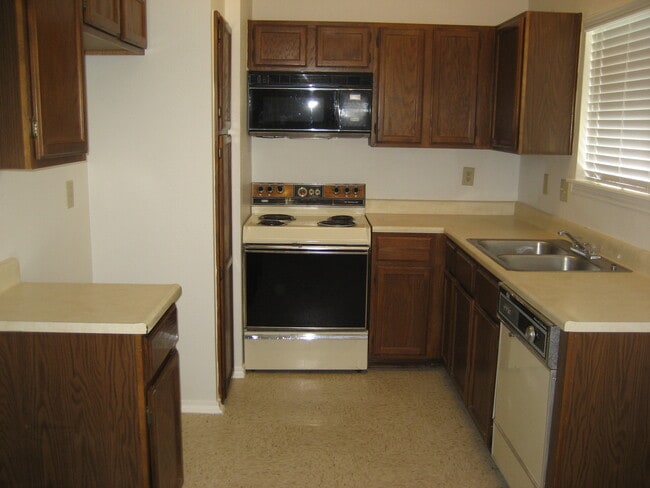 Building Photo - CUTE 3 BEDROOM IN NORTHSIDE ISD***GREAT FL...