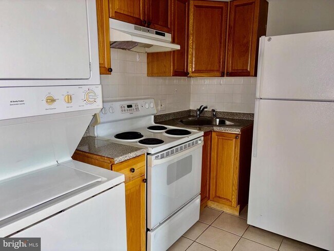 Primary Photo - 2635 E Lehigh Ave