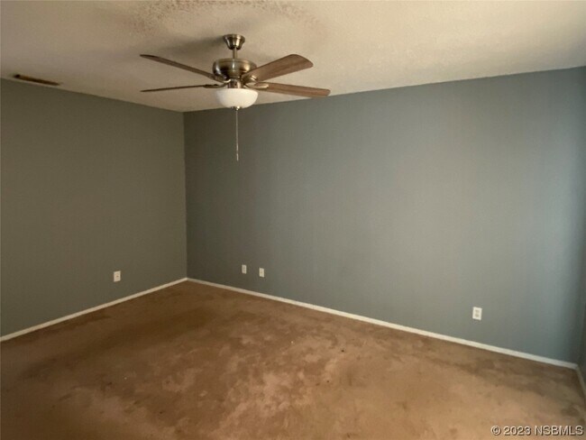 Building Photo - 2622 Travelers Palm Dr