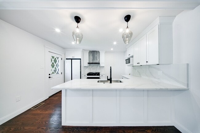 Building Photo - 45 Randlett St