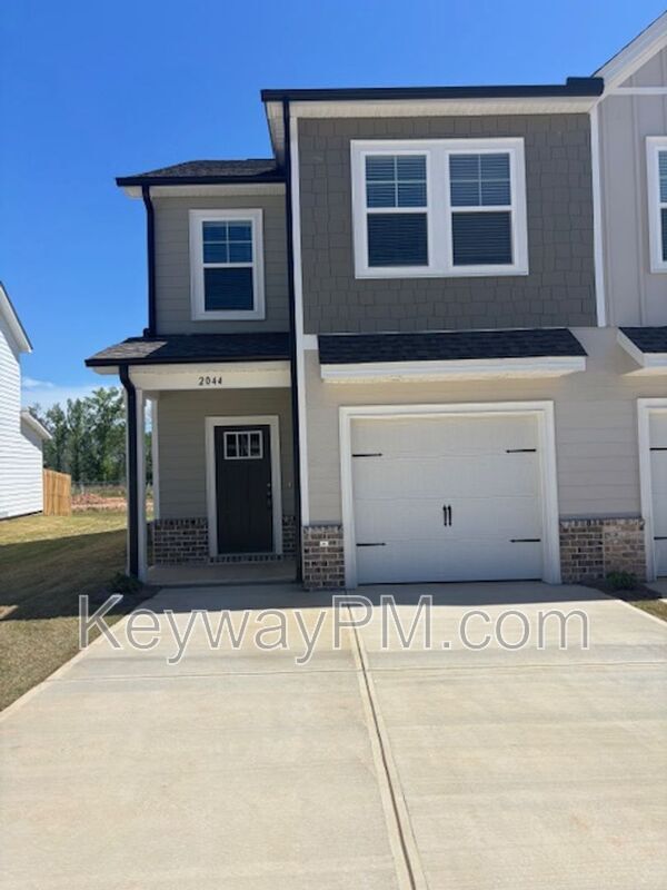 Building Photo - 2044 Denmark Ave SE