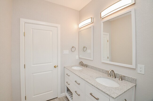 Building Photo - 4333 Harby St