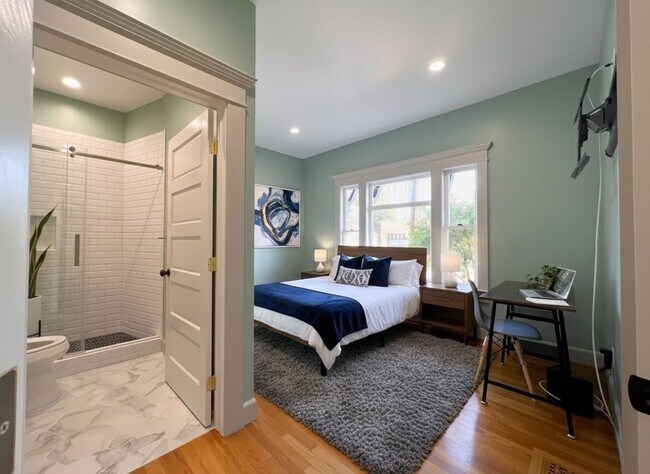 Building Photo - 929 W 23rd St