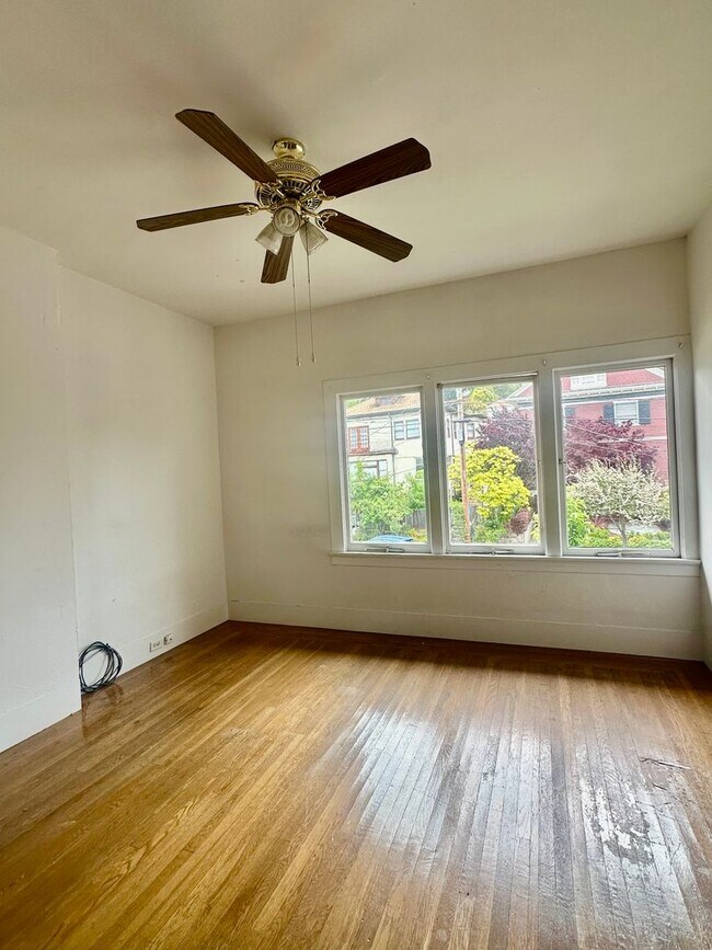 Building Photo - 6bedroom house full of charm steps from UC Berkeley!