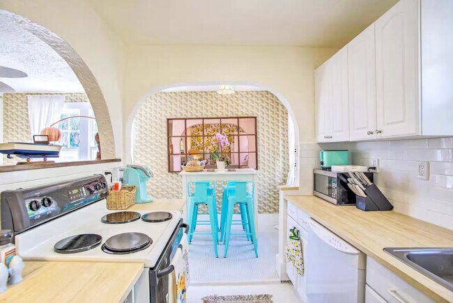 Building Photo - 446 27th St