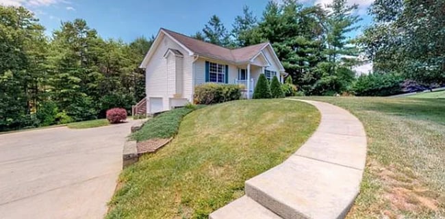 Building Photo - Gorgeous home in Weaverville available now!