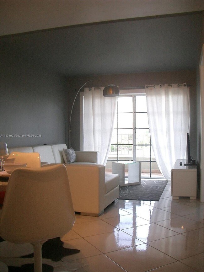 Building Photo - 2600 Collins Ave