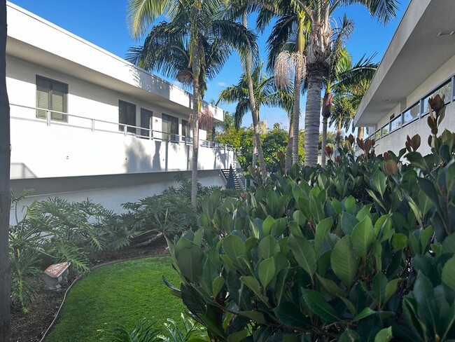 Carlsbad Village Furnished 2 bedroom/2 ba... - Carlsbad Village  Furnished 2 bedroom/2 ba...