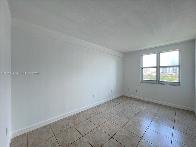 Building Photo - 50 Menores Ave