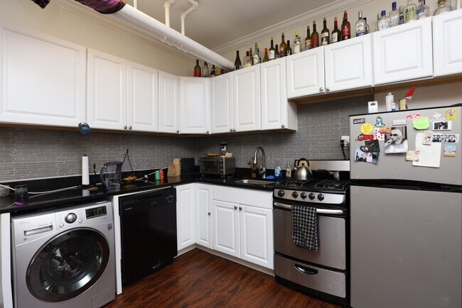 Building Photo - 2120 N Dayton St