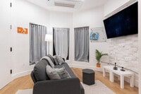 Building Photo - 631 Wilson Ave