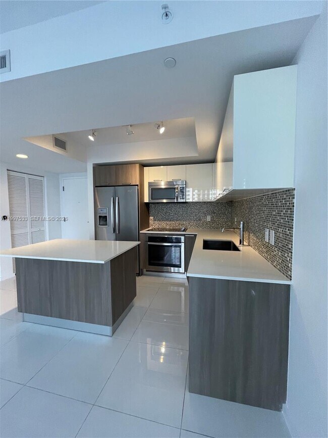 Building Photo - 5252 NW 85th Ave