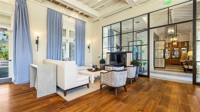 Building Photo - 5054 San Martino Dr