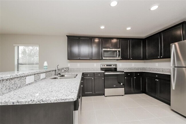 Building Photo - 387 Begonia Ct