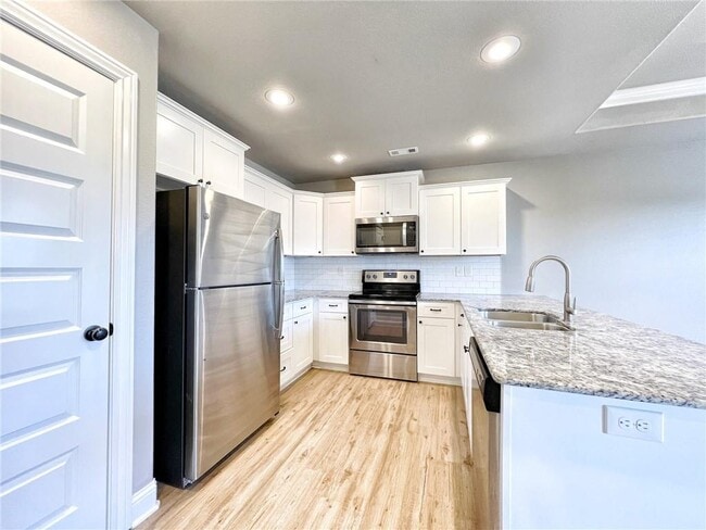 Building Photo - 710 Captain Hopkins St