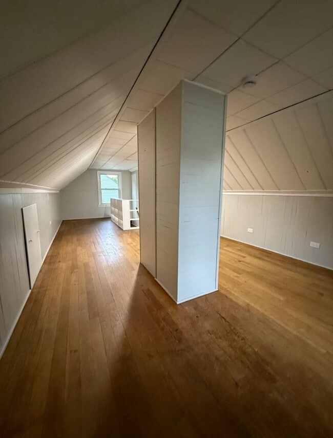 Building Photo - 3 Bed - 1 Bath House Available in Akron, Ohio