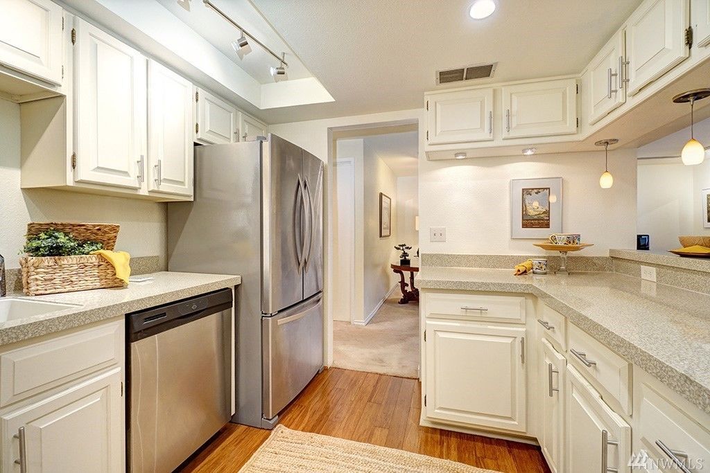 Kitchen - 16929 Inglewood Rd NE