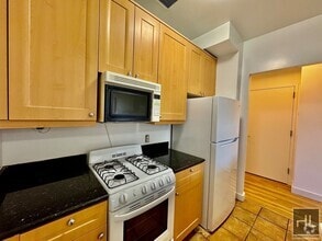 Building Photo - large rent stabilized one bedroom with pri...