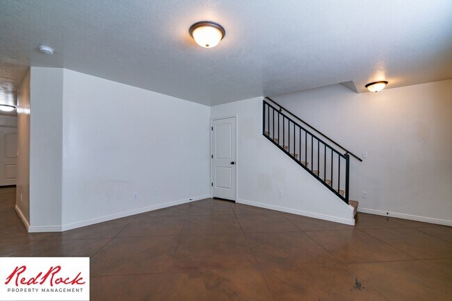 Building Photo - 3 Bedroom Two-Story Home Near Scenic Trails