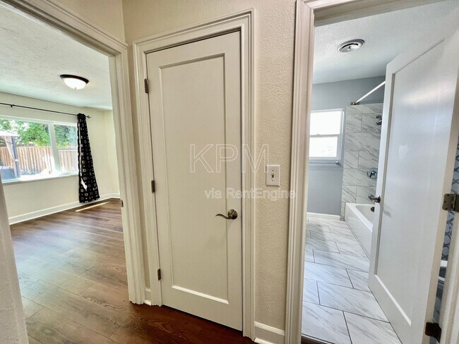 Building Photo - 2016 Canal Dr