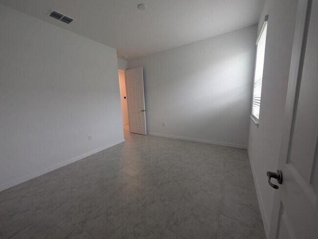 Building Photo - 7552 SW 56th Pl