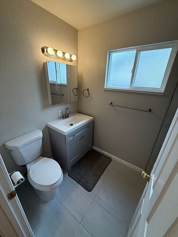 Building Photo - 106 Almanor Dr