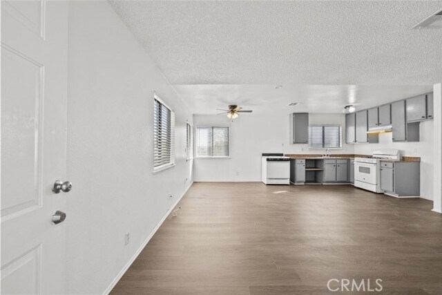 Building Photo - 38501 Larkin Ave