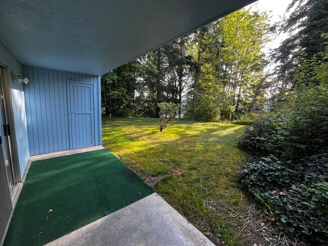 Building Photo - 1110 Shorewood Dr