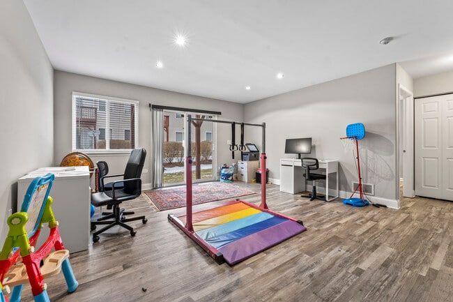 Building Photo - 2987 Saganashkee Ln