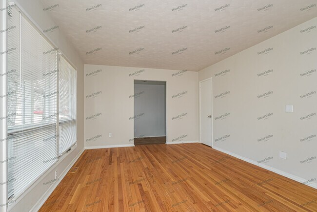 Building Photo - 2740 Radcliffe Dr