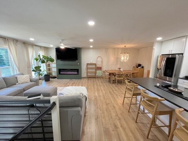 Building Photo - 1140 Park Hill Cir