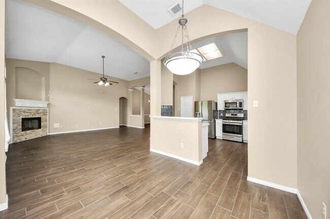 Building Photo - 1603 Martin Lake Dr