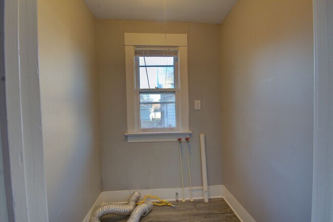 Building Photo - 2230 Redwood Ave